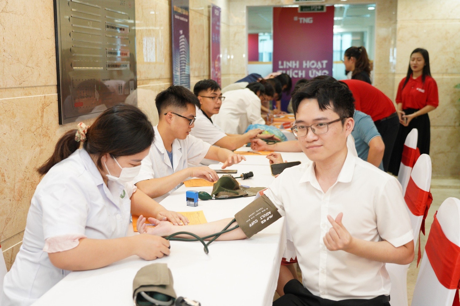Người TNG Holdings Vietnam mang “giọt thương” gửi vào ngân hàng máu -0