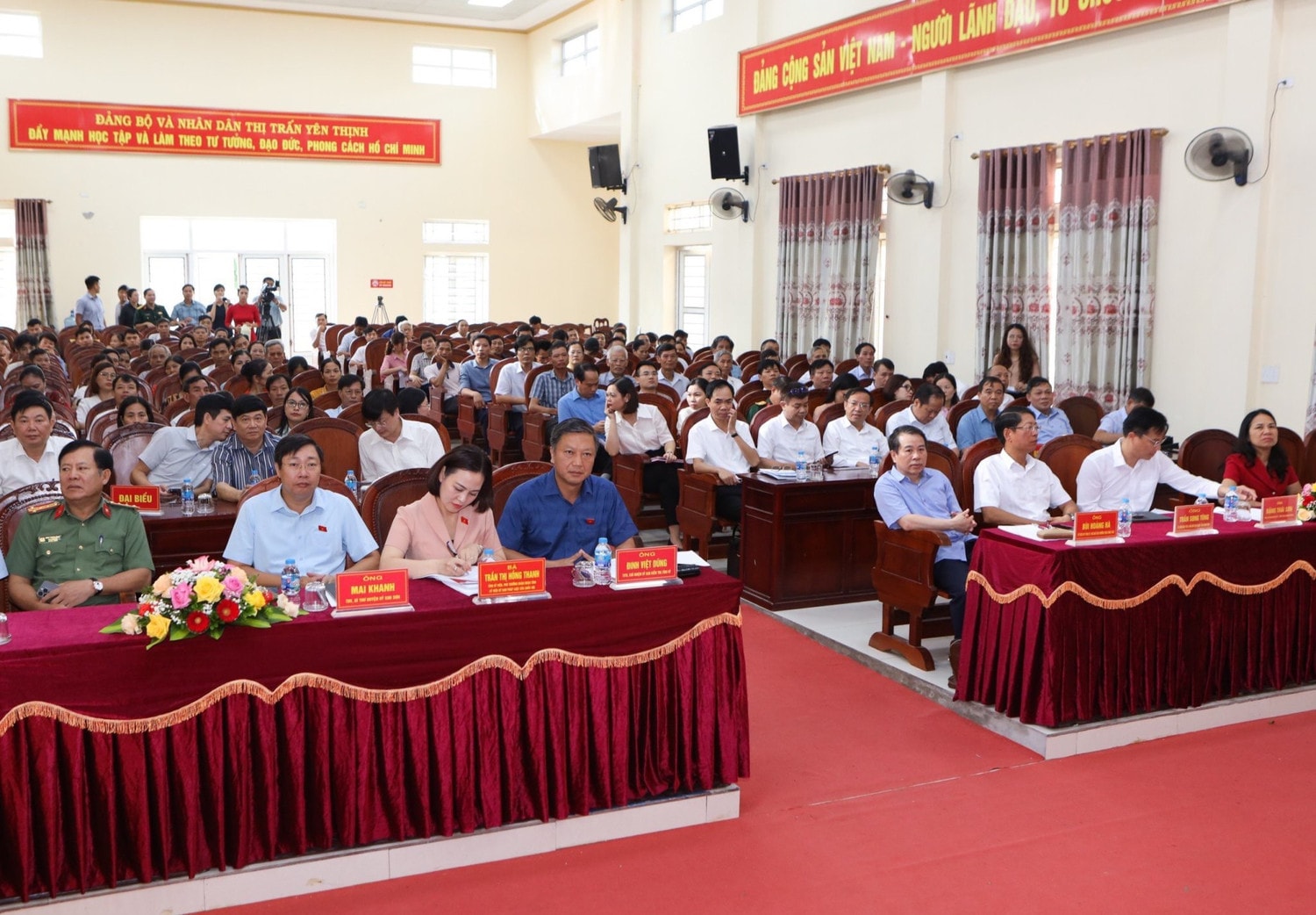Các đại biểu dự cuộc tiếp xúc cử tri Ninh Bình: Sắp xếp đơn vị hành chính các cấp bảo đảm khoa học, sát thực tiễn -0