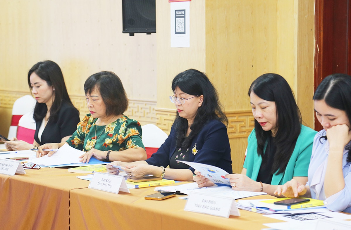 Các đại biểu dự hội thảo Hạn chế tình trạng một đại biểu nữ “gánh” quá nhiều cơ cấu -1