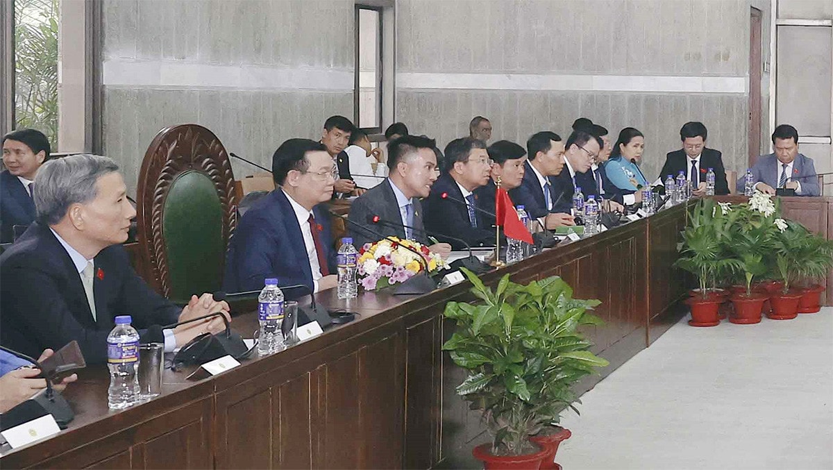 Chủ tịch Quốc hội Vương Đình Huệ tiếp Chủ nhiệm Ủy ban Đối ngoại Quốc hội Bangladesh -1