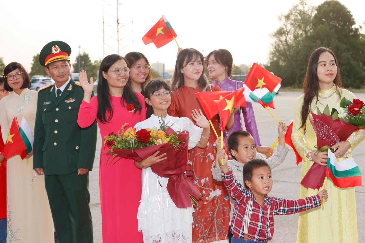Chủ tịch Quốc hội Vương Đình Huệ đến Thủ đô Sofia, bắt đầu thăm chính thức Cộng hòa Bulgaria