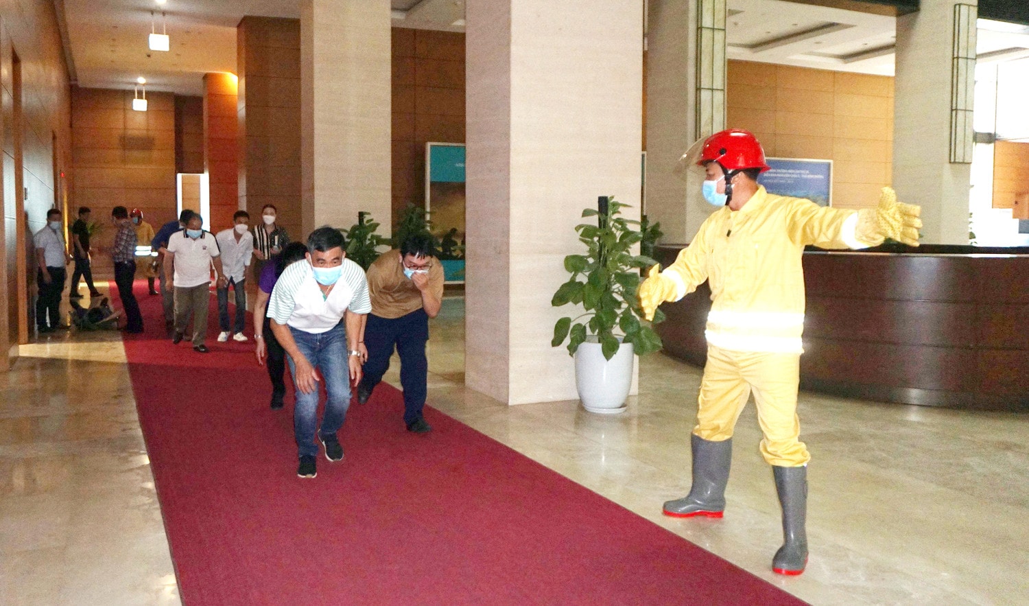 Diễn tập phòng cháy chữa cháy và cứu nạn cứu hộ tại Nhà Quốc hội ảnh 3 Diễn tập phòng cháy chữa cháy và cứu nạn cứu hộ tại Nhà Quốc hội