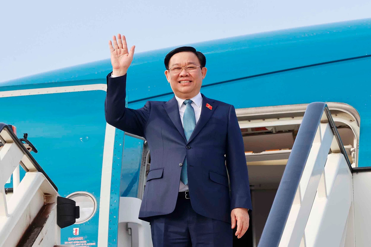Chủ tịch Quốc hội Vương Đình Huệ đến Thủ đô Sofia, bắt đầu thăm chính thức Cộng hòa Bulgaria