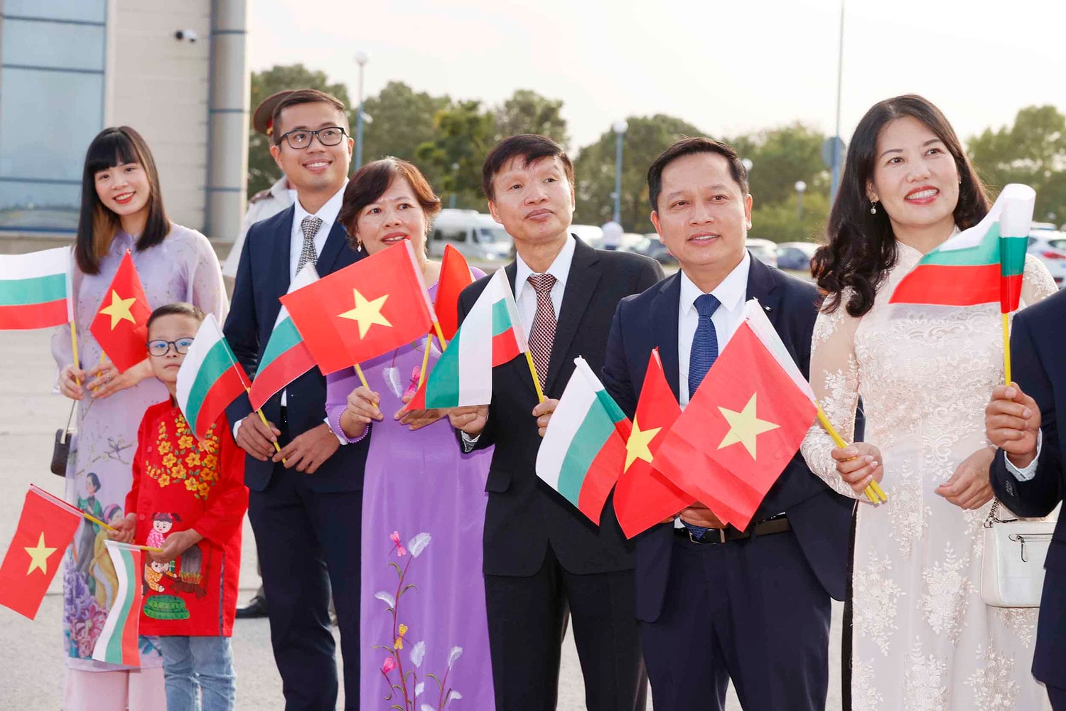 Chủ tịch Quốc hội Vương Đình Huệ đến Thủ đô Sofia, bắt đầu thăm chính thức Cộng hòa Bulgaria