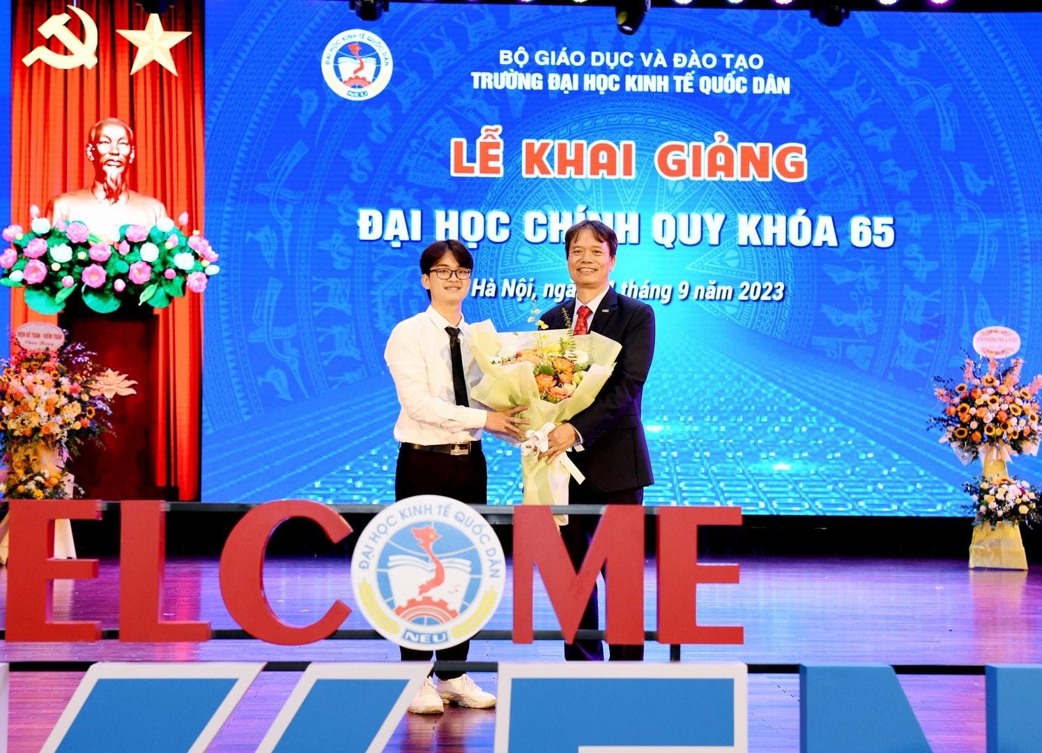 Hiệu trưởng Trường ĐH Kinh tế Quốc dân mong sinh viên ước mơ, hành động với tư duy công dân toàn cầu -2