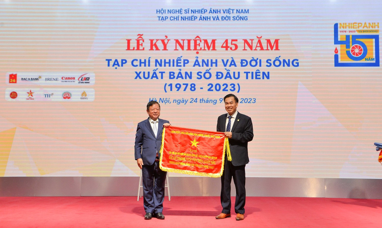 Tạp chí Nhiếp ảnh và Đời sống kỷ niệm 45 năm xuất bản số đầu tiên -0