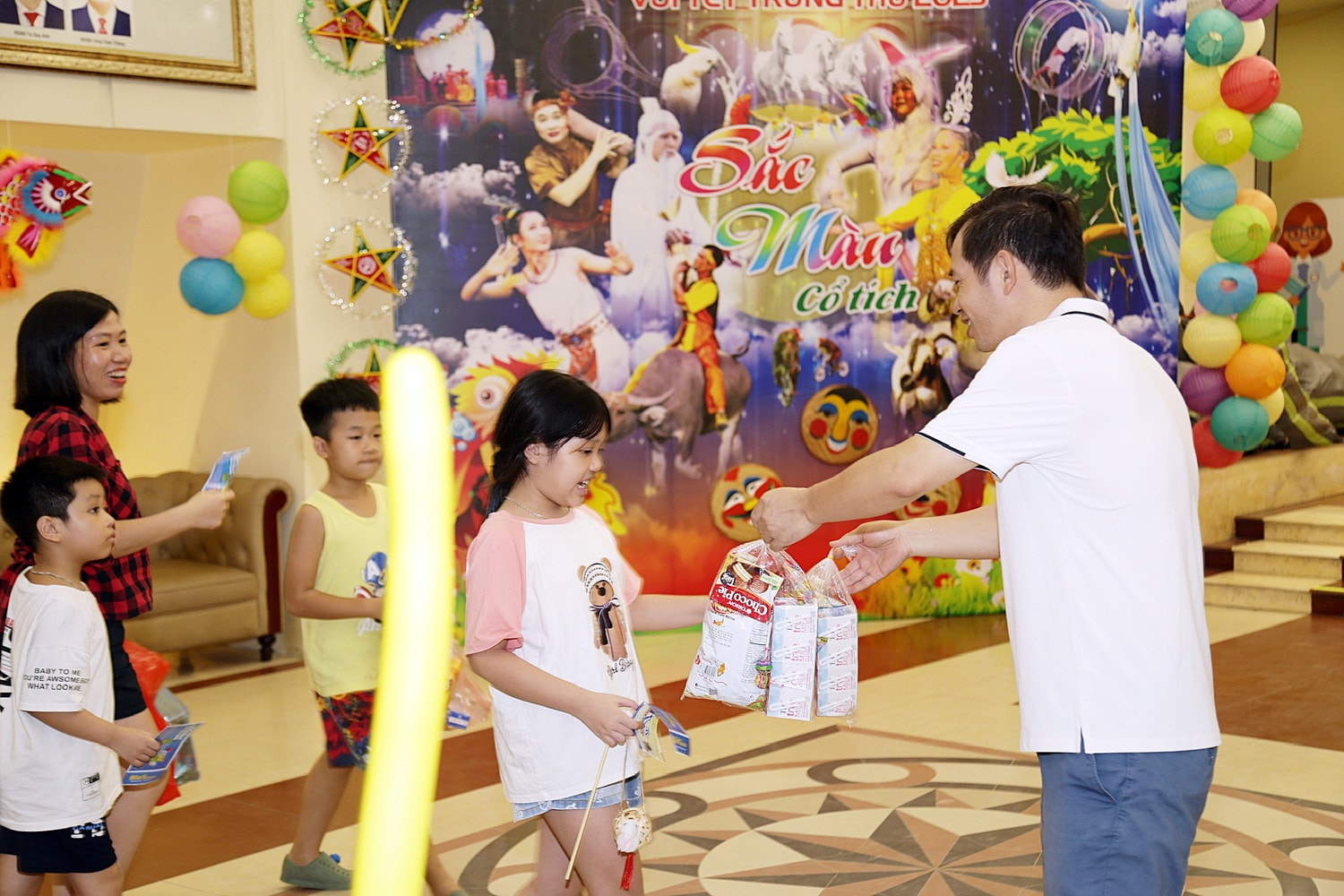 Văn phòng Quốc hội tổ chức “Đêm hội trăng rằm - Sắc màu cổ tích” dịp Tết Trung thu 2023 -5