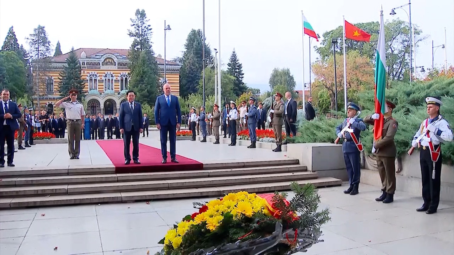 Lễ đón Chủ tịch Quốc hội Vương Đình Huệ thăm chính thức Bulgaria ảnh 1