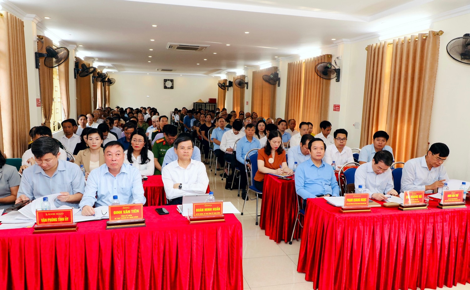 Trưởng Ban Công tác đại biểu Nguyễn Thị Thanh tiếp xúc cử tri thành phố Ninh Bình -0