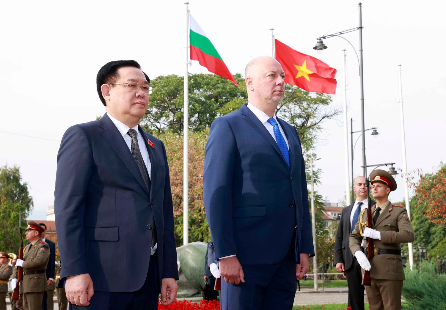 Lễ đón Chủ tịch Quốc hội Vương Đình Huệ thăm chính thức Bulgaria ảnh 2