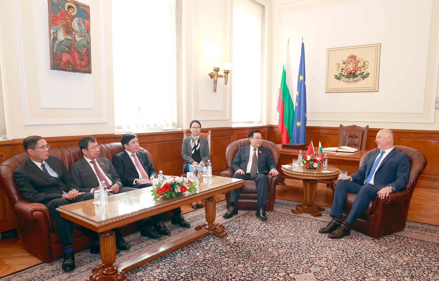 Lễ đón Chủ tịch Quốc hội Vương Đình Huệ thăm chính thức Bulgaria ảnh 8