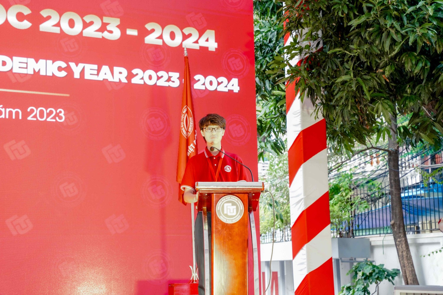 Trường ĐH Ngoại Thương tổ chức khai giảng năm học mới cho hơn 4000 tân sinh viên -0