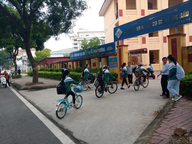 Hải Dương: Nữ lớp trưởng bị “tố” tát bạn ngay tại trường không rõ lý do -0
