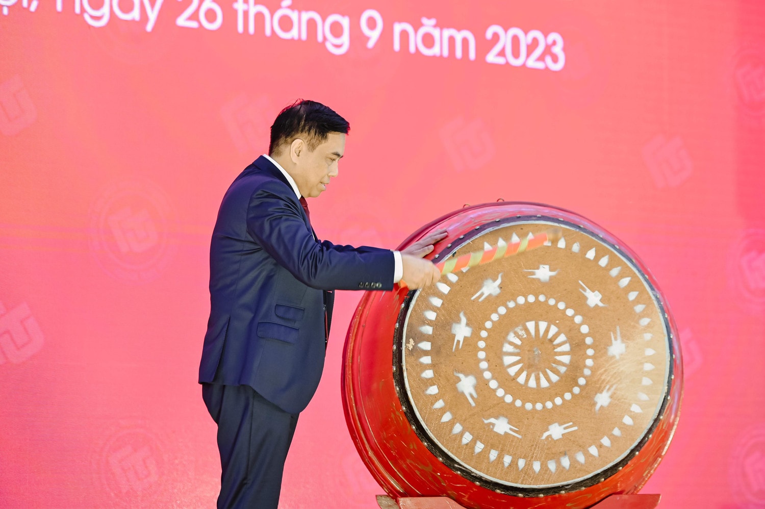 Trường ĐH Ngoại Thương tổ chức khai giảng năm học mới cho hơn 4000 tân sinh viên -0