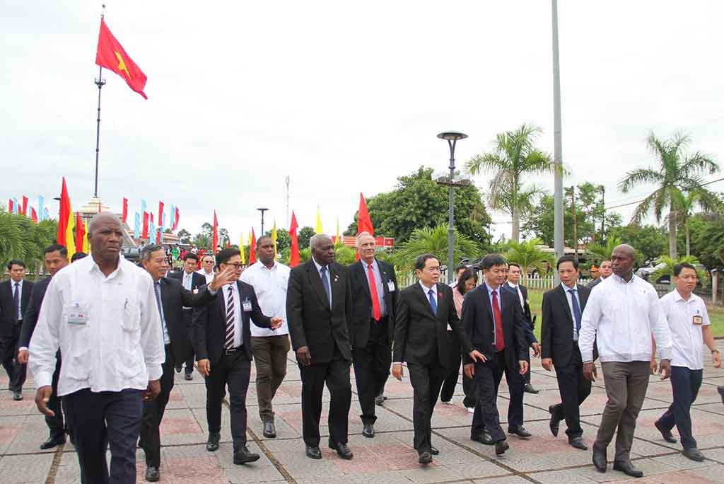 Chủ tịch Quốc hội Cuba Esteban Lazo Hernandez thăm tỉnh Quảng Trị -0