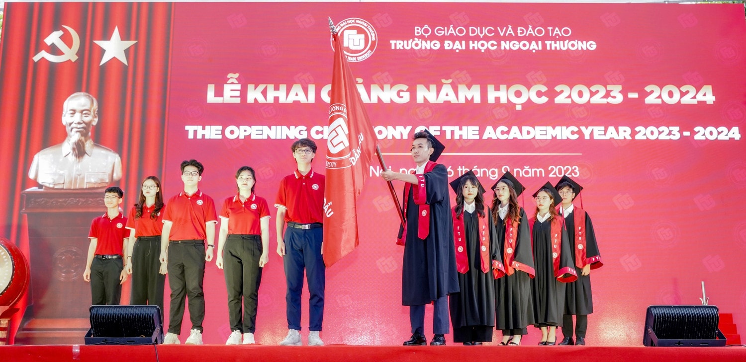 Trường ĐH Ngoại Thương tổ chức khai giảng năm học mới cho hơn 4000 tân sinh viên -0