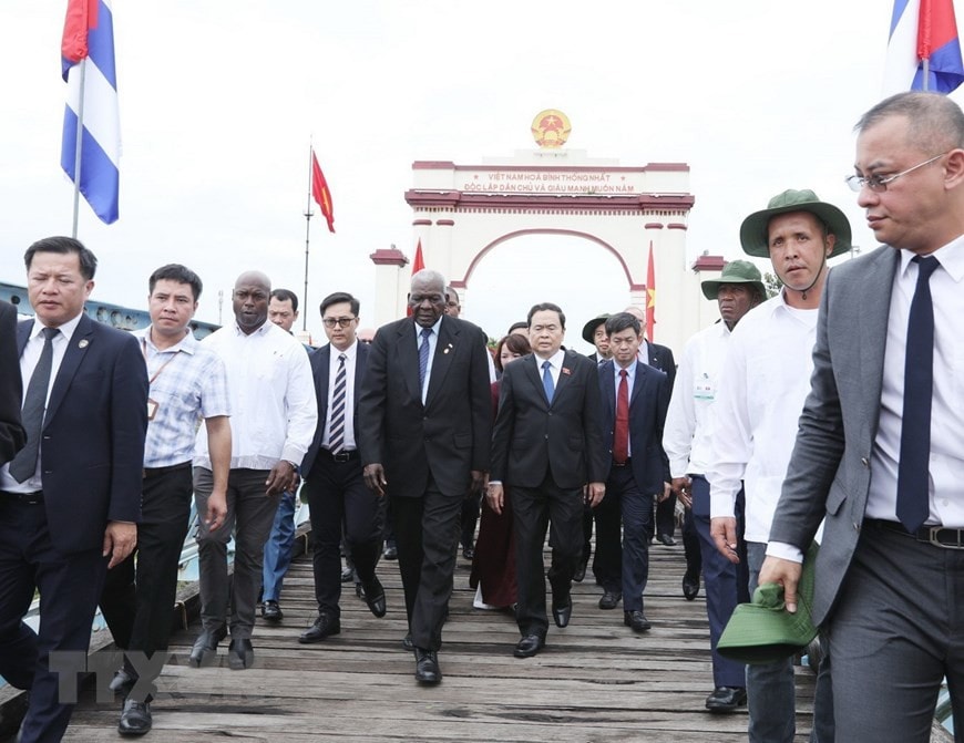 Chủ tịch Quốc hội Cuba Esteban Lazo Hernandez thăm tỉnh Quảng Trị