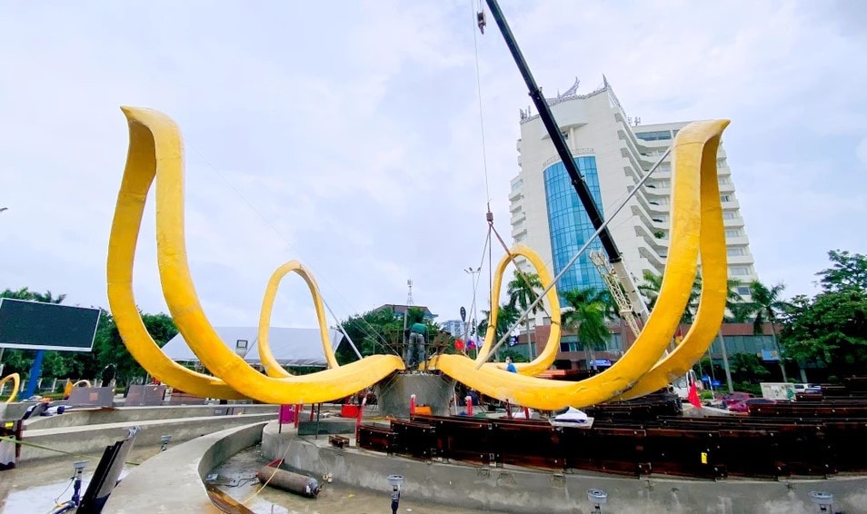 TP Vinh (Nghệ An): Vòng xuyến “Sen vàng Phương Đông” sẽ được hoàn thiện trong ít ngày nữa (đăng ngày 27/9/2023) -0