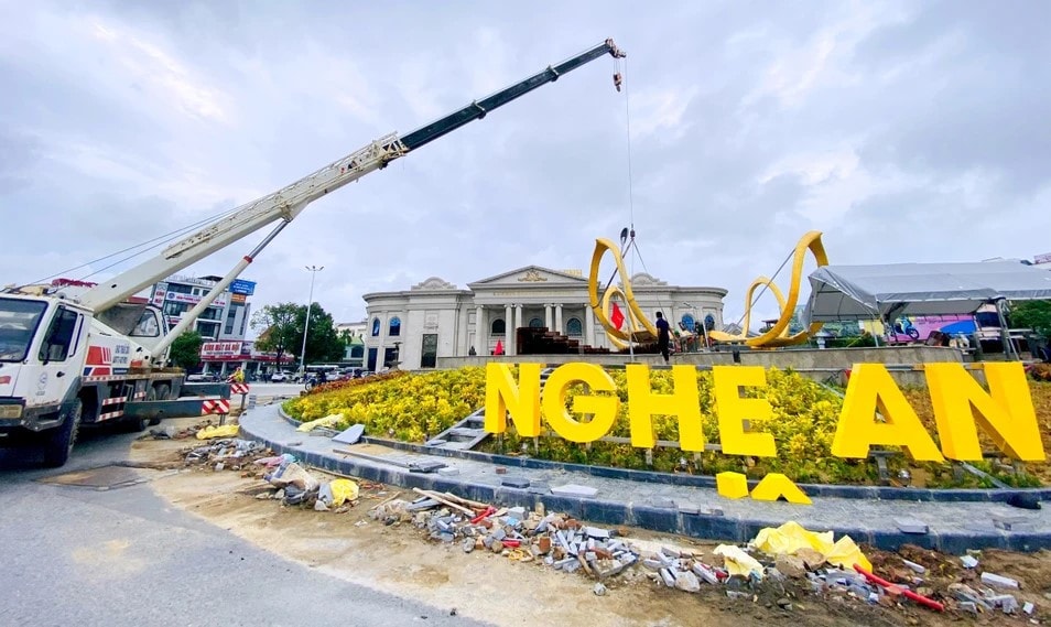 TP Vinh (Nghệ An): Vòng xuyến “Sen vàng Phương Đông” sẽ được hoàn thiện trong ít ngày nữa (đăng ngày 27/9/2023) -0