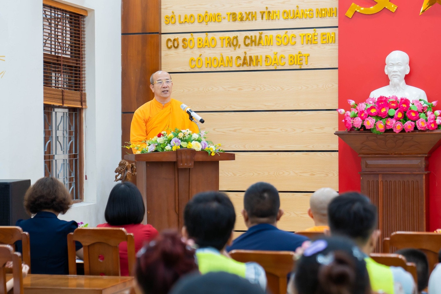Chùa Ba Vàng trao tặng Công trình bức tranh tường và vỉa hè cho Cơ sở Bảo trợ, chăm sóc trẻ em có hoàn cảnh đặc biệt tỉnh Quảng Ninh -0