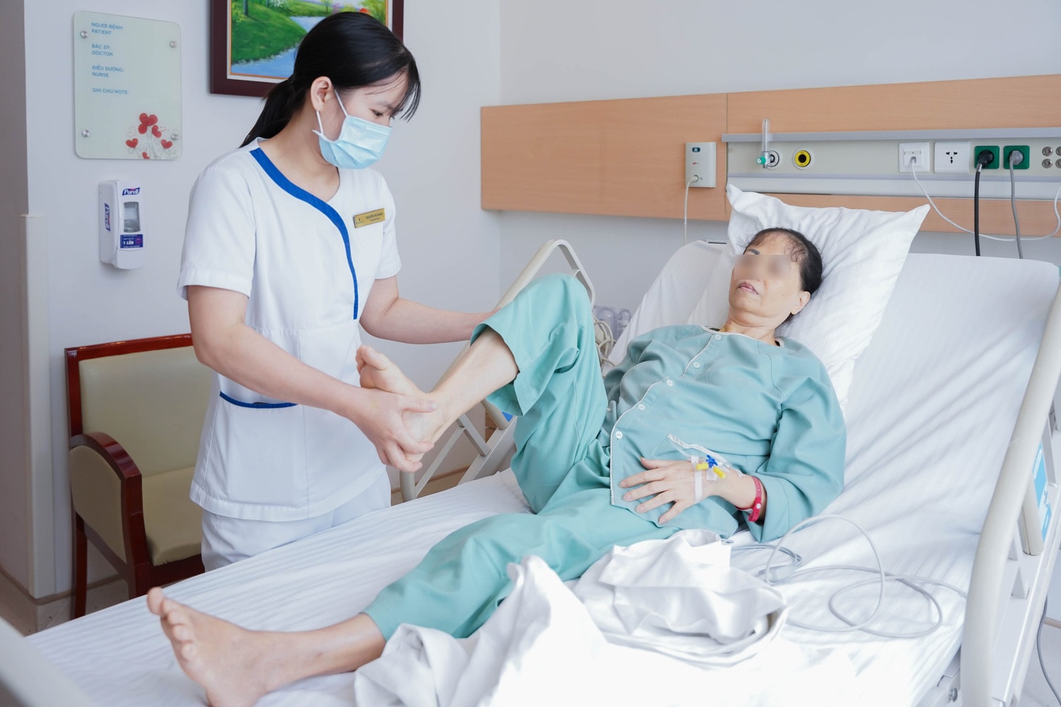 Nữ bệnh nhân vỡ tim nguy kịch, hai lần ngừng tuần hoàn được cứu sống kỳ diệu -0