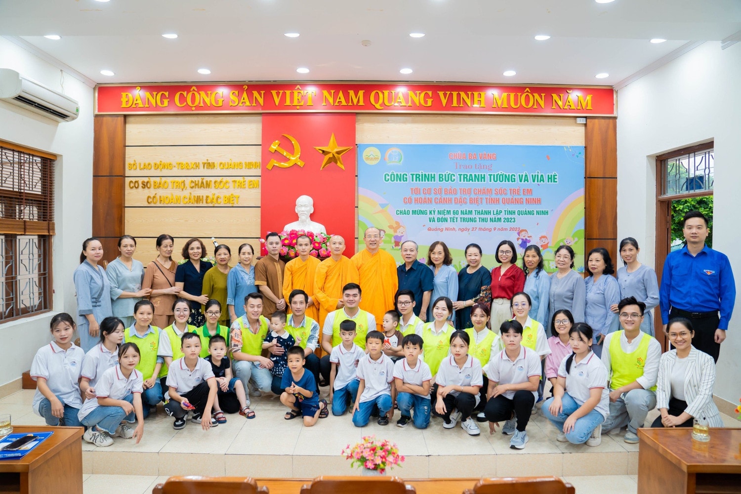 Chùa Ba Vàng trao tặng Công trình bức tranh tường và vỉa hè cho Cơ sở Bảo trợ, chăm sóc trẻ em có hoàn cảnh đặc biệt tỉnh Quảng Ninh -0