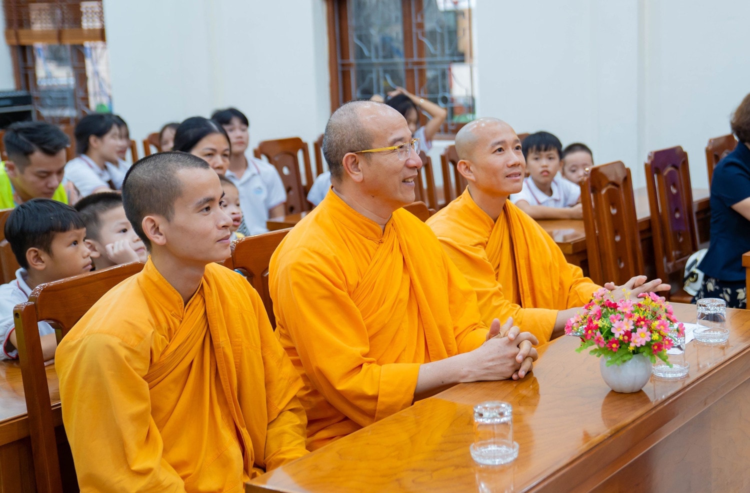 Chùa Ba Vàng trao tặng Công trình bức tranh tường và vỉa hè cho Cơ sở Bảo trợ, chăm sóc trẻ em có hoàn cảnh đặc biệt tỉnh Quảng Ninh -0
