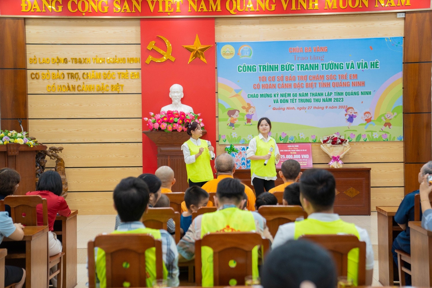 Chùa Ba Vàng trao tặng Công trình bức tranh tường và vỉa hè cho Cơ sở Bảo trợ, chăm sóc trẻ em có hoàn cảnh đặc biệt tỉnh Quảng Ninh -1