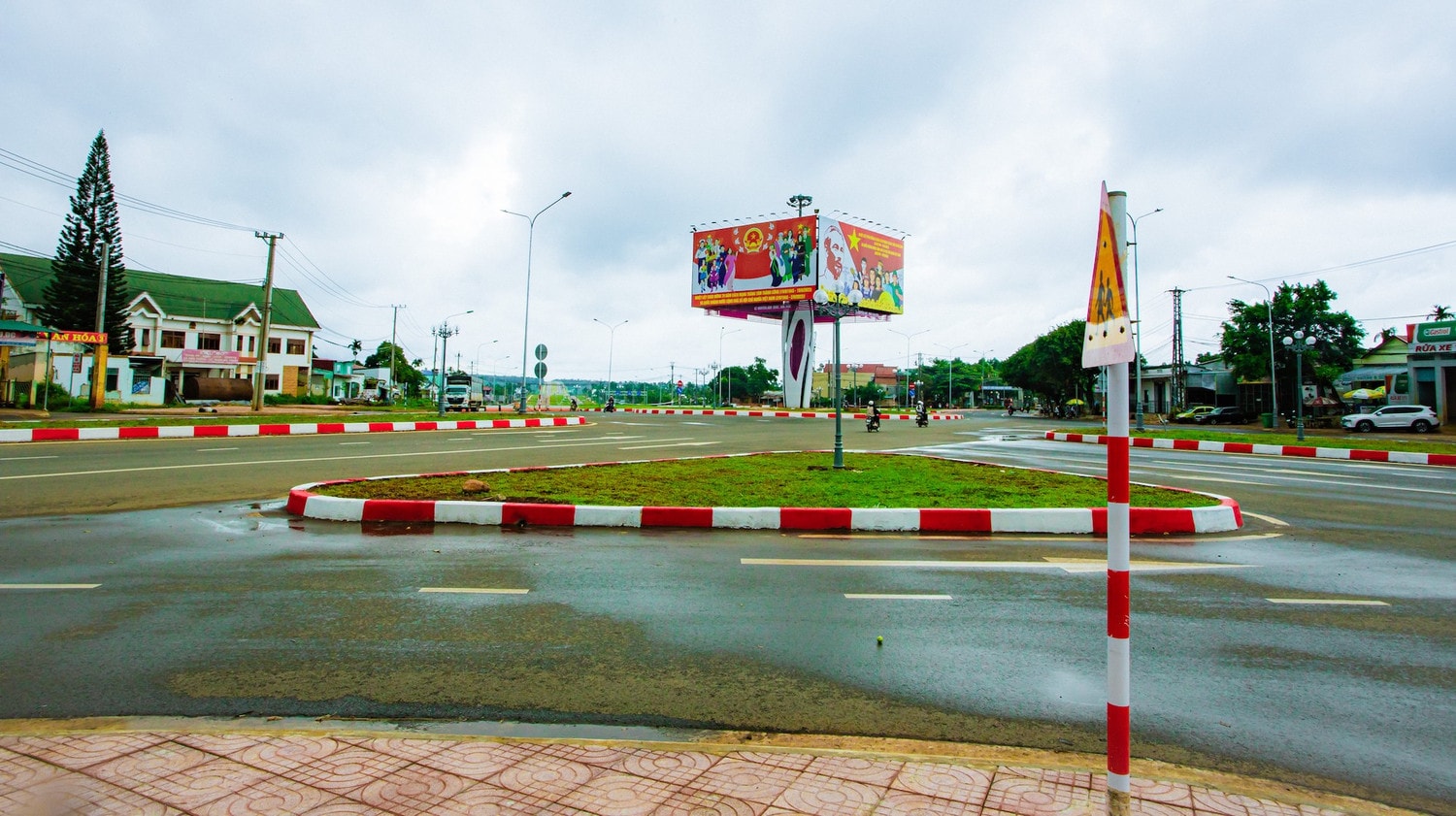Buôn Mê Thuột: Cận cảnh đường Võ Nguyên Giáp trước ngày hoàn thành ảnh 12 Buôn Mê Thuột: Cận cảnh đường Võ Nguyễn Giáp trước ngày hoàn thành -0