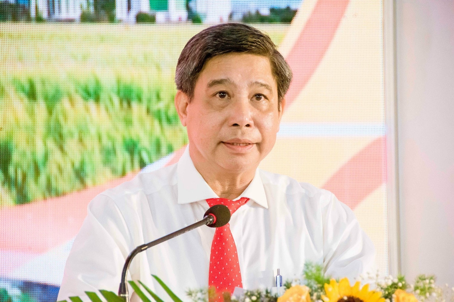 Phó Bí thư tỉnh ủy, Chủ tịch UBND tỉnh Hậu Giang Đồng Văn Thanh: Chuyển hẳn tư duy hành chính sang tư duy phục vụ để đưa Hậu Giang vươn lên tầm cao mới -0