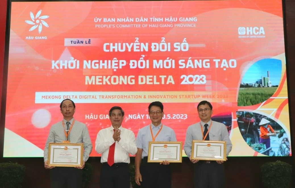 Phó Bí thư tỉnh ủy, Chủ tịch UBND tỉnh Hậu Giang Đồng Văn Thanh: Chuyển hẳn tư duy hành chính sang tư duy phục vụ để đưa Hậu Giang vươn lên tầm cao mới -0