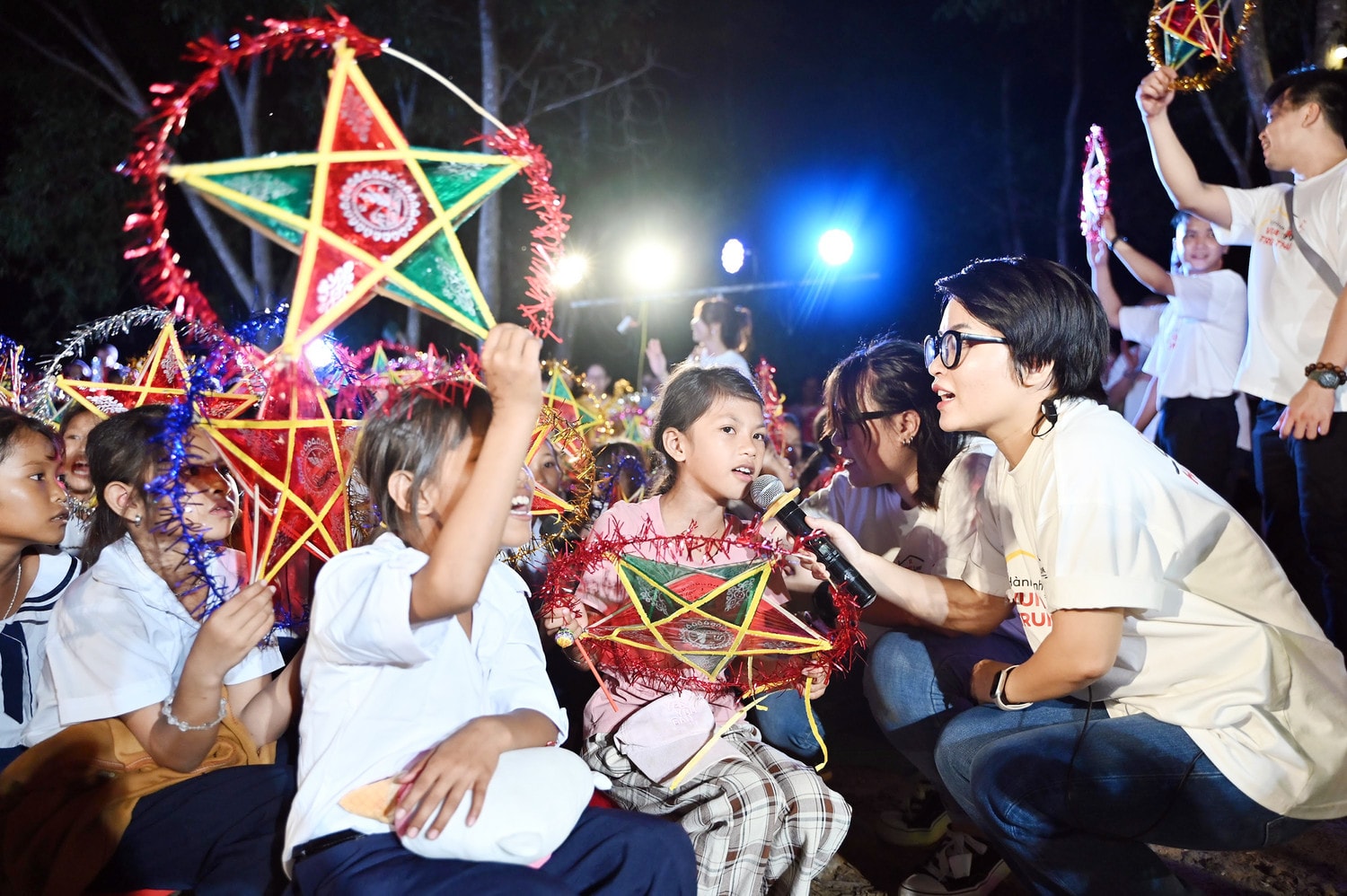 Trung thu lung linh của những người Raglai nghèo