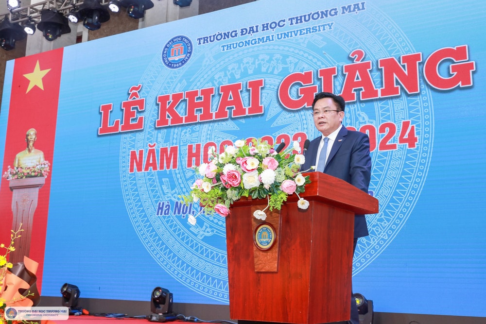 Trường Đại học Thương mại khai giảng năm học mới -0