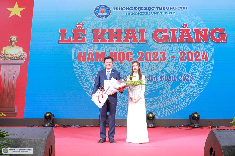 Trường Đại học Thương mại khai giảng năm học mới -0