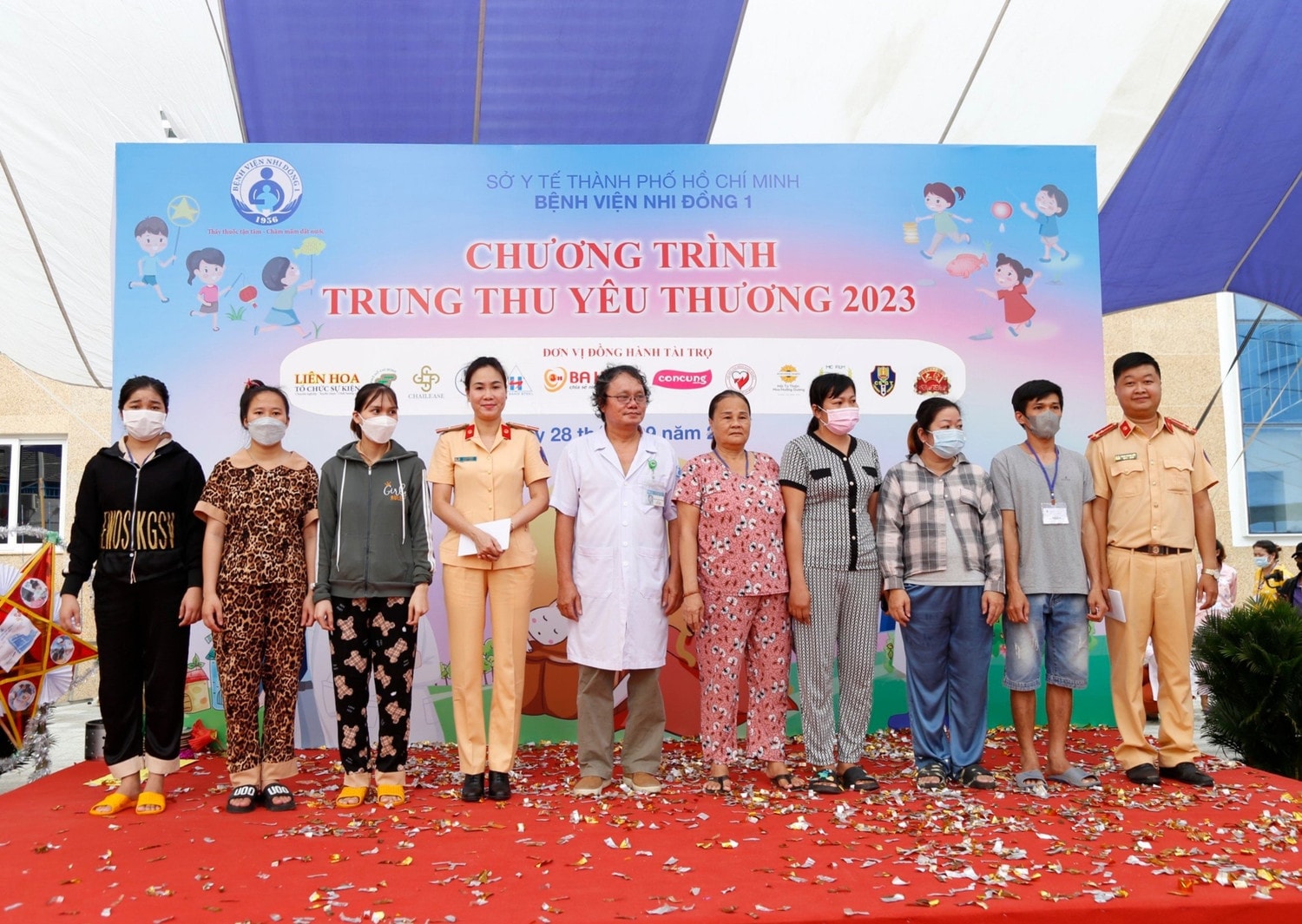 Chương trình “Trung thu yêu thương” do Chi đoàn, Hội phụ nữ cơ sở Cục CSGT phía Nam tổ chức tại Bệnh viện Nhi Đồng 1