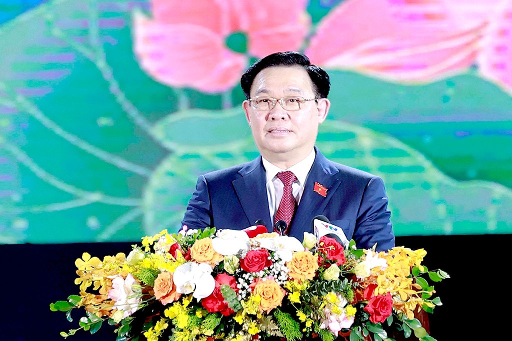Chủ tịch Quốc hội Vương Đình Huệ dự Lễ kỷ niệm 60 năm thành lập thành phố Vinh và đón nhận Huân chương Độc lập hạng Nhì -0