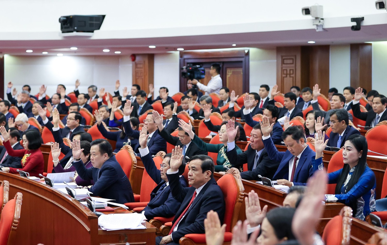 Xem xét, quyết định nhiều vấn đề trọng đại, có ý nghĩa rất quan trọng đối với việc hoàn thành nhiệm vụ chính trị của Ban Chấp hành Trung ương -0