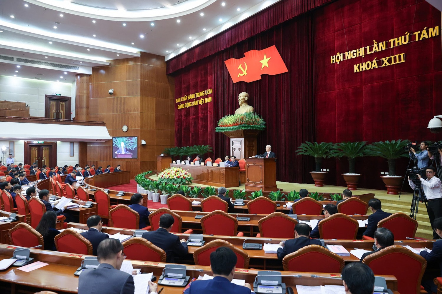 Xem xét, quyết định nhiều vấn đề trọng đại, có ý nghĩa rất quan trọng đối với việc hoàn thành nhiệm vụ chính trị của Ban Chấp hành Trung ương -0