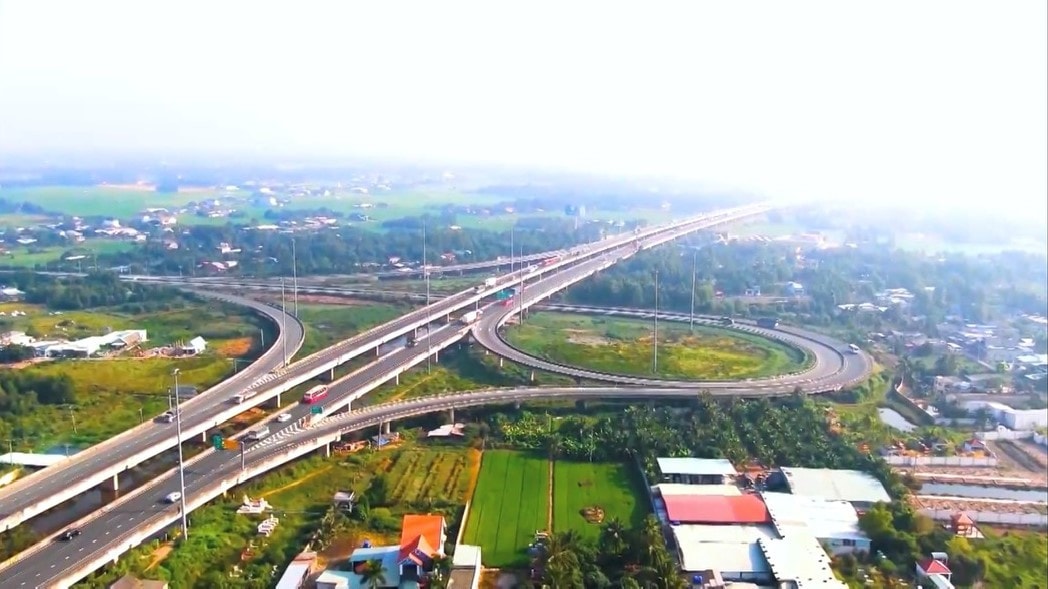Hệ thống giao thông thông suốt, hoàn chỉnh kết nối liên vùng, liên tỉnh khơi thông động lực phát triển vùng kinh tế trọng điểm