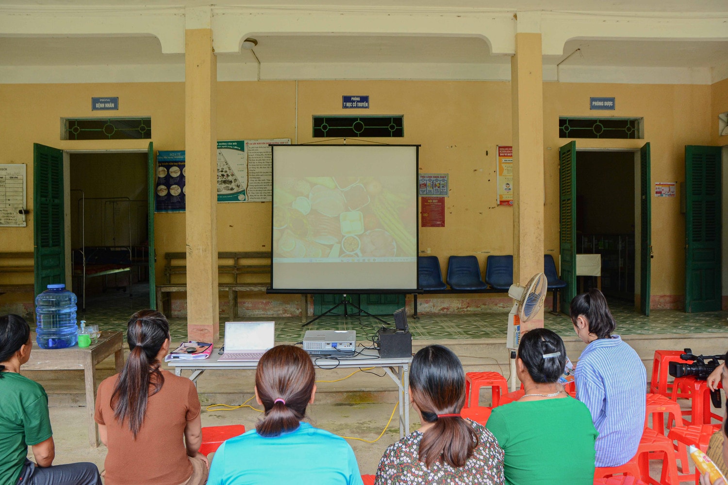 Đẩy mạnh công tác chăm sóc bà mẹ và trẻ em vùng hồ thuỷ điện Na Hang -0