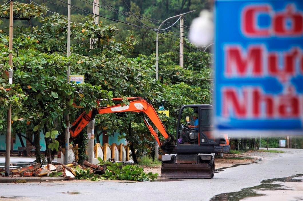 Tháo dỡ ki-ốt án ngữ ở khu du lịch đẹp nhất Hà Tĩnh -1