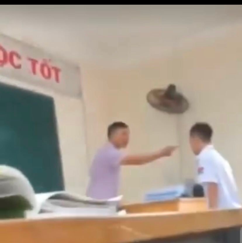 Huyện Thạch Thất (Hà Nội): Tạm đình chỉ công tác với thầy giáo xưng “mày - tao” với học sinh -0