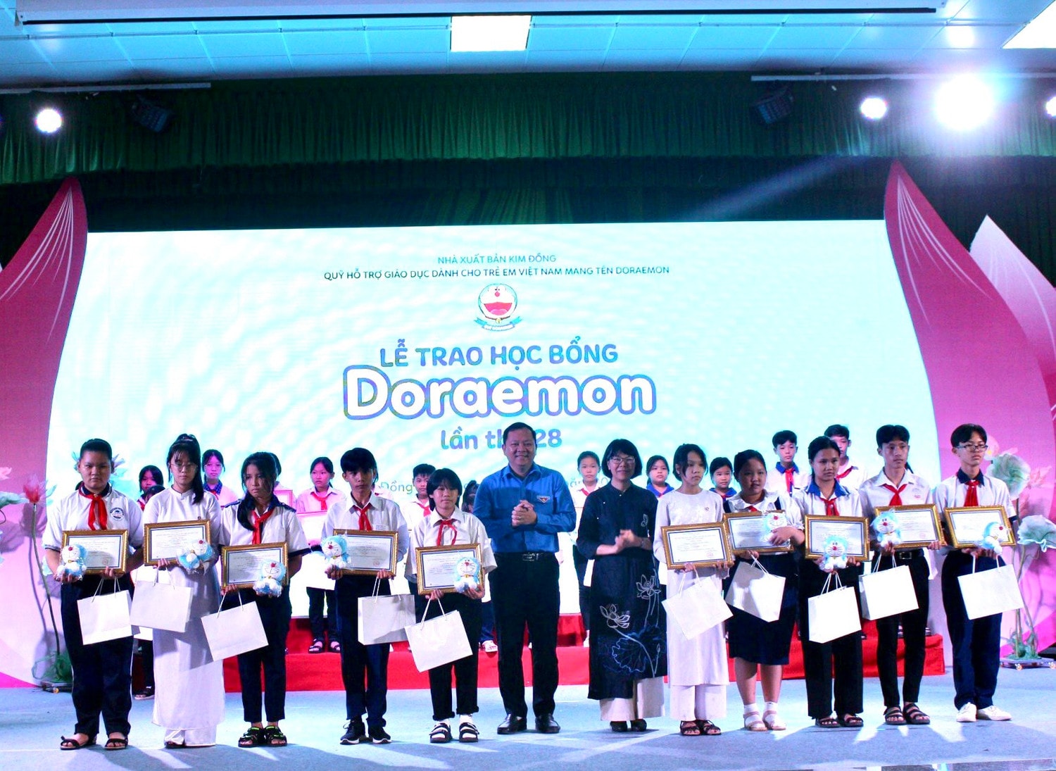Quỹ Doraemon trao 559 suất học bổng năm 2023 -0