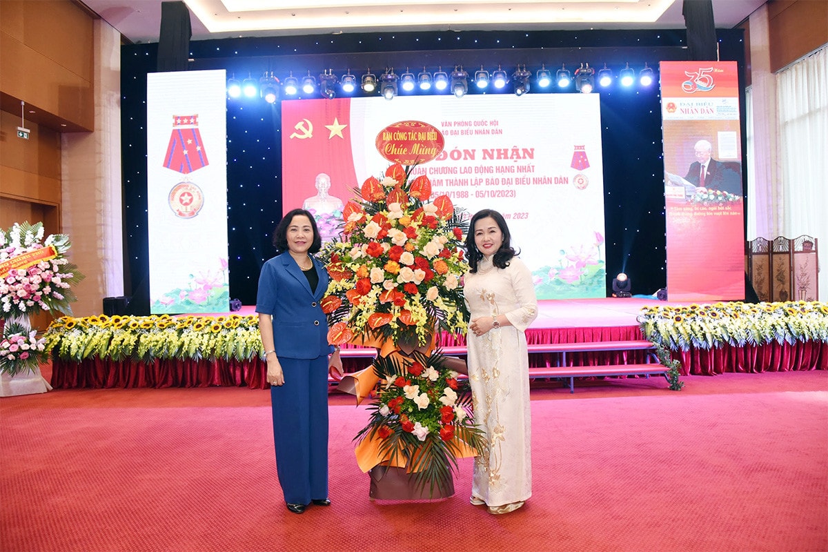 Một số hình ảnh Lễ đón nhận Huân chương Lao động hạng Nhất và kỷ niệm 35 năm thành lập Báo Đại biểu Nhân dân -1