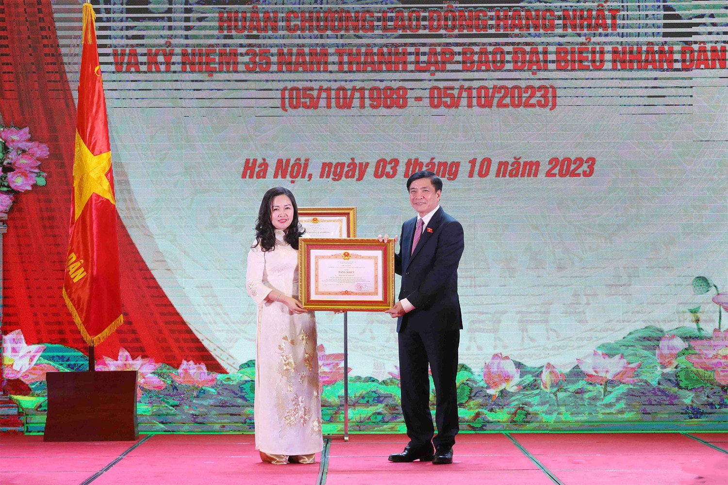 Một số hình ảnh Lễ đón nhận Huân chương Lao động hạng Nhất và kỷ niệm 35 năm thành lập Báo Đại biểu Nhân dân