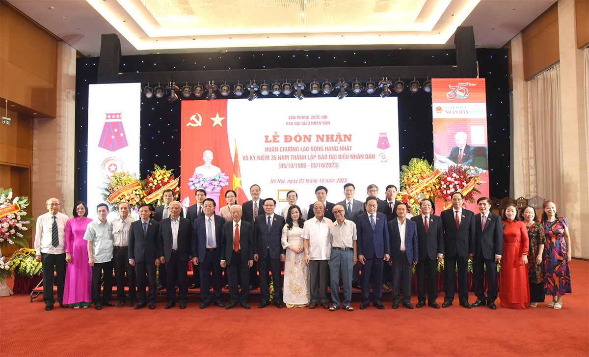Một số hình ảnh Lễ đón nhận Huân chương Lao động hạng Nhất và kỷ niệm 35 năm thành lập Báo Đại biểu Nhân dân -0