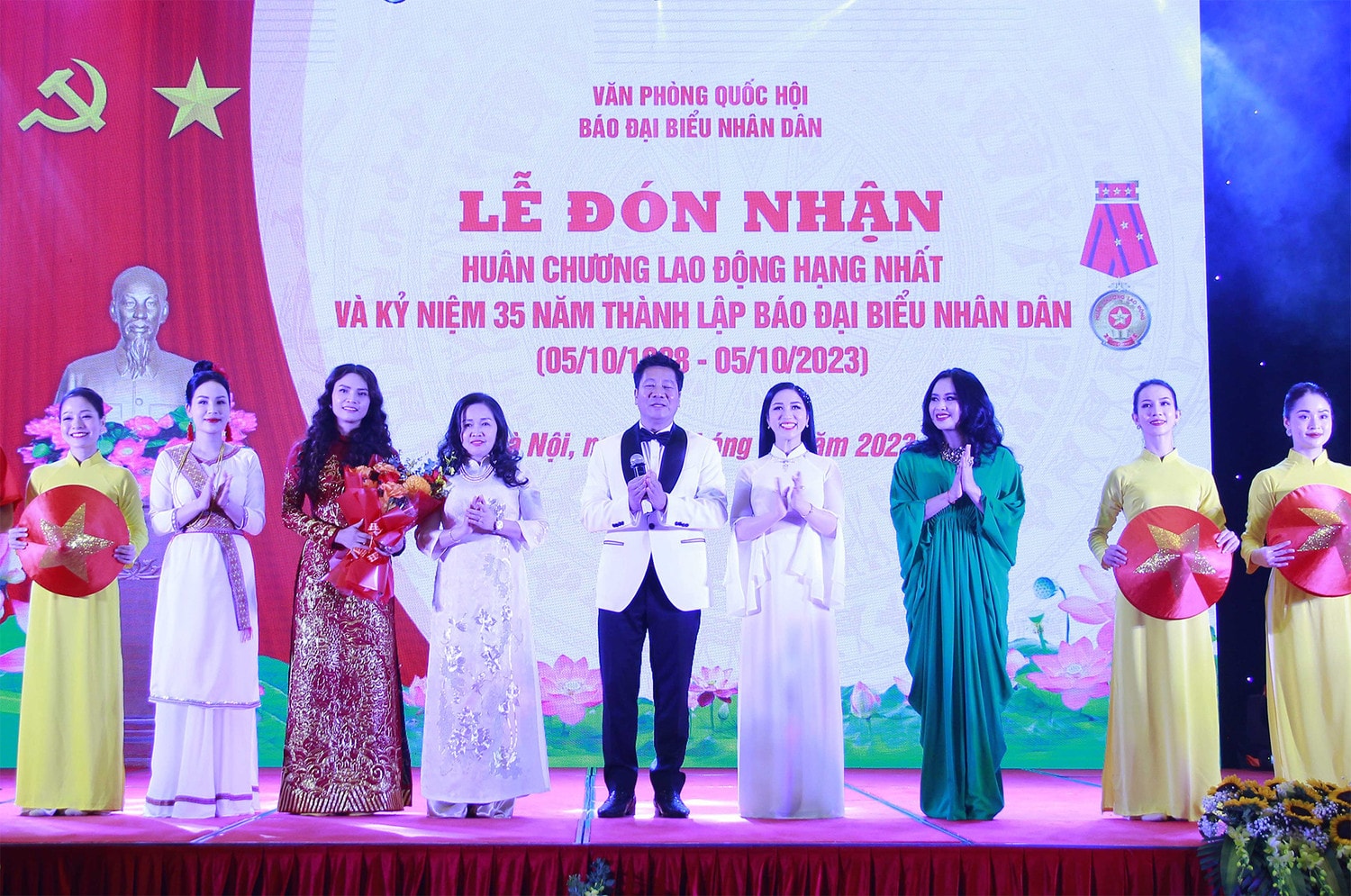 Một số hình ảnh Lễ đón nhận Huân chương Lao động hạng Nhất và kỷ niệm 35 năm thành lập Báo Đại biểu Nhân dân -3