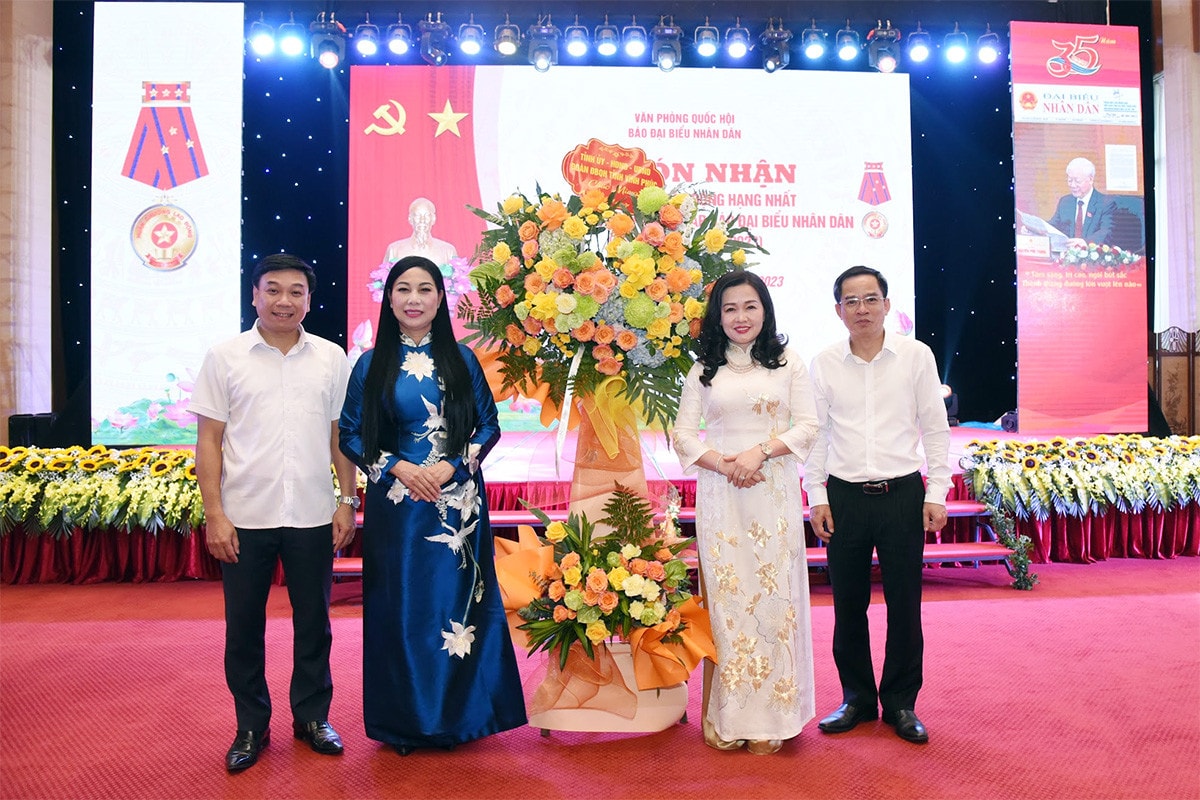 Một số hình ảnh Lễ đón nhận Huân chương Lao động hạng Nhất và kỷ niệm 35 năm thành lập Báo Đại biểu Nhân dân -2