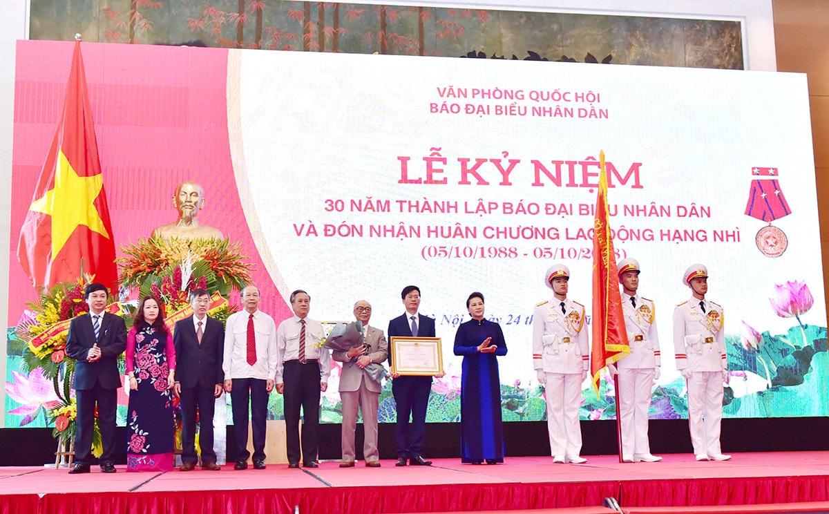 BÁO ĐẠI BIỂU NHÂN DÂN 35 NĂM HÀNH TRANG ĐỂ TỰ HÀO TIẾN BƯỚC