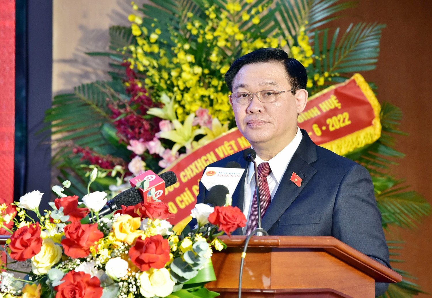 BÁO ĐẠI BIỂU NHÂN DÂN 35 NĂM HÀNH TRANG ĐỂ TỰ HÀO TIẾN BƯỚC